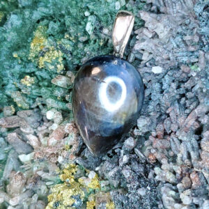 Sapphire pendant D
